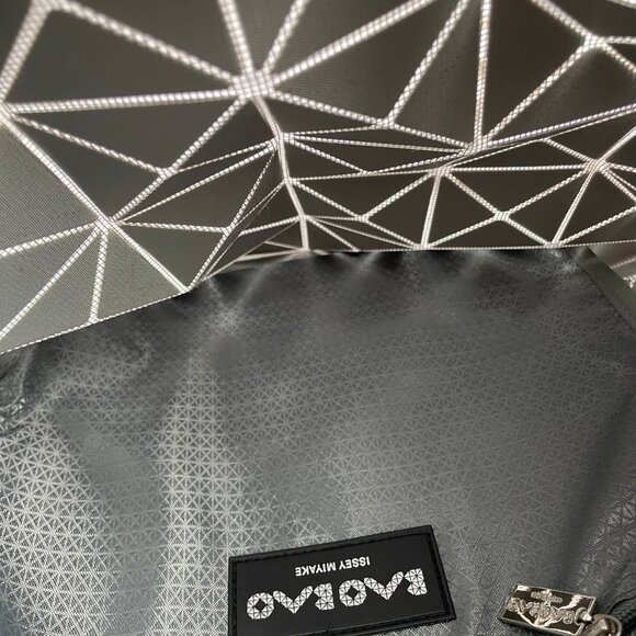 Brand new Issey Miyake two-tone handbag. - Picture 10 of 10